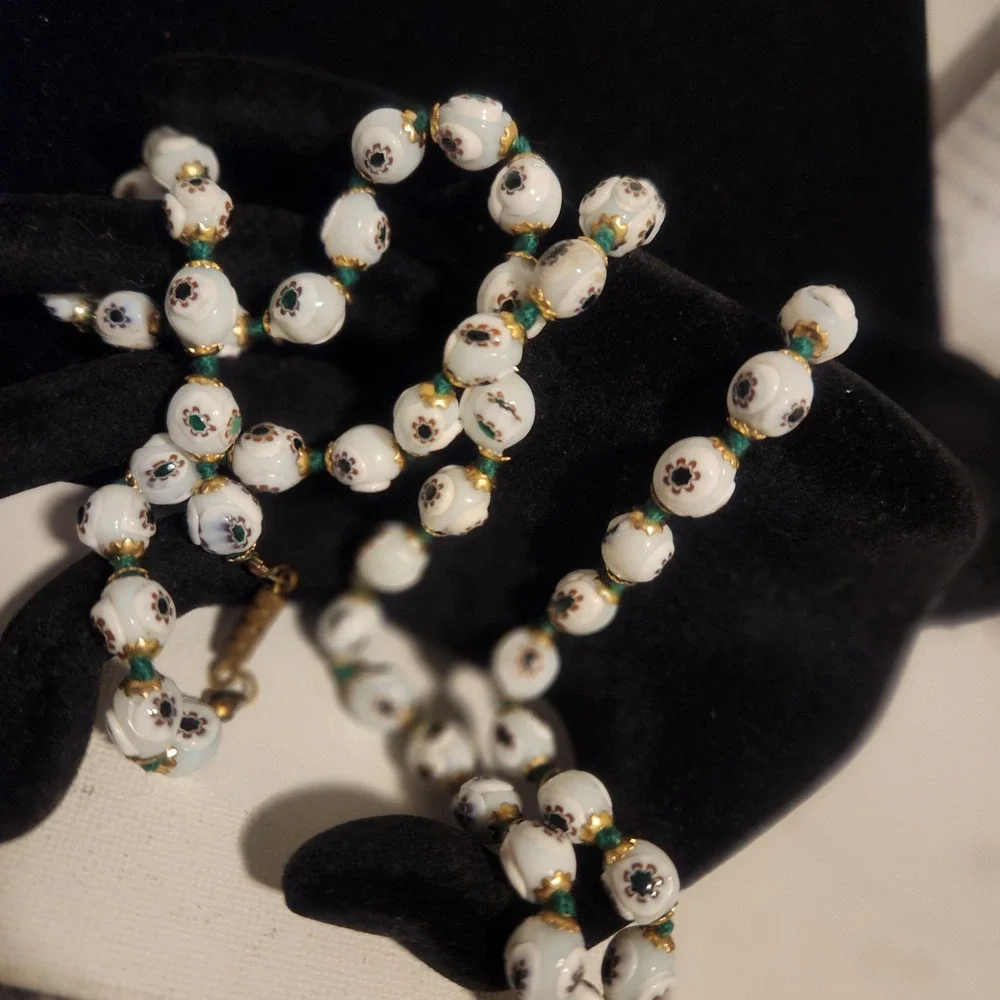 Vintage Venetian Murano Millefiori Glass Bead Necklace White Floral Hand Knotted - Picture 8 of 11